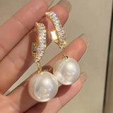 Elegante Perla y Circonitas Pendientes