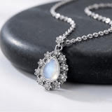 Radiante Piedra Luna Collar