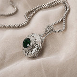 Kensington Manor Charm Collar