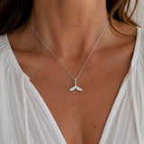 Elegante Whale Tail Collar