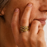 Vintage Dorado Sculpted Band Anillo