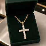 Clásico Diamond Cruz Collar