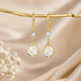 Dorado Wire Wrapped White Ópalo Drop Pendientes