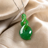 Carved Swirl Jade Colgante