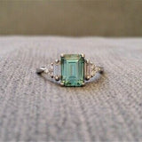Esmeralda Cut Cristal Accent Anillo