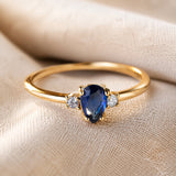 Minimalista Pear Cut Royal Zafiro Anillo
