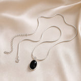 Elegante Black Oval Dorado Blanco Collar