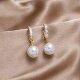Elegante Perla y Circonitas Pendientes