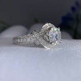 Dorado Blanco Moissanite Split Shank Anillo