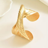 Bold Twisted Line Dorado Blanco Matte Brazalete