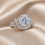 Dorado Blanco Moissanite Split Shank Anillo
