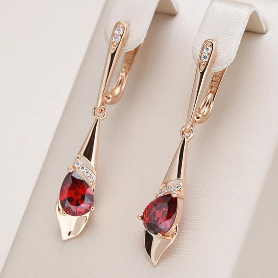 Elegantes Pendientes con Cristal Rojo en Oro