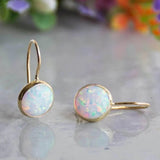 Atemporal Dorado Plated White Ópalo Pendientes