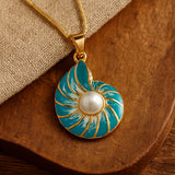 Perla Blue Shell Collar