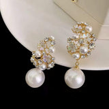Elegante Flor Perla Pendientes