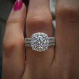 Cushion Halo Pavé Statement Anillo