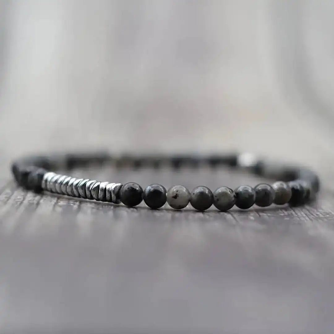 Atemporal Volcanic Rock Pulsera