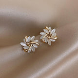 White Ópalo Floral Pendientes