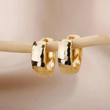 Atemporal Sculpted Dorado Aro Pendientes