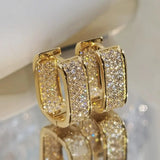 Pavelina Huggie Aro Pendientes