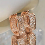 Pavelina Huggie Aro Pendientes