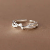 Clásico Cruz Knot Anillo
