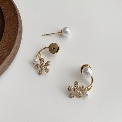 Pendientes Florales con Circonitas y Perlas en Oro