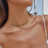 Dazzling Sculpted Dorado Colgante