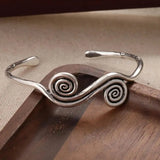 Clásico Plateado Double Spiral Brazalete