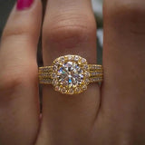 Cushion Halo Pavé Statement Anillo