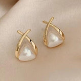 Vintage Cruz Triangle Perla Dropping Pendientes
