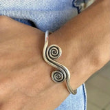 Clásico Plateado Double Spiral Brazalete