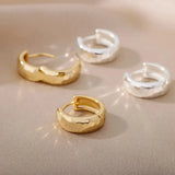 Atemporal Sculpted Dorado Aro Pendientes