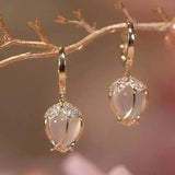 Vintage White Tulip Circonitas Pendientes