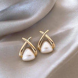 Vintage Cruz Triangle Perla Dropping Pendientes