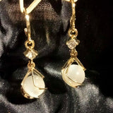White Ópalo Dangle Pendientes