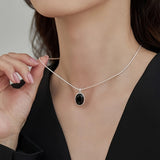 Elegante Black Oval Dorado Blanco Collar