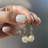 White Ópalo Dangle Pendientes