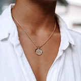 Sun Colgante Collar in Plateado or Dorado