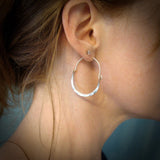 Minimalista Hammered Plateado Aro Pendientes
