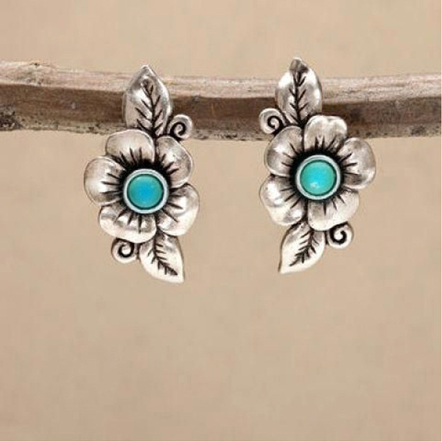 Pendientes Boho con Flor de Ópalo Azul en Plata