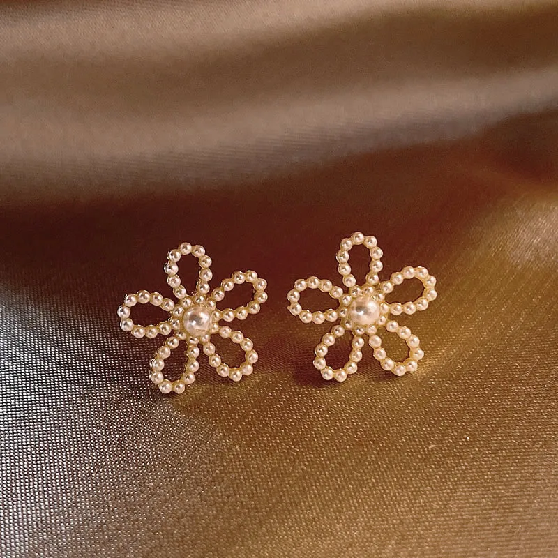 Elegantes Pendientes Flor de Perla