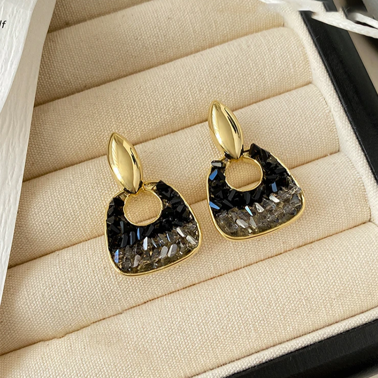 Elegantes Pendientes de Oro con Cristal Negro