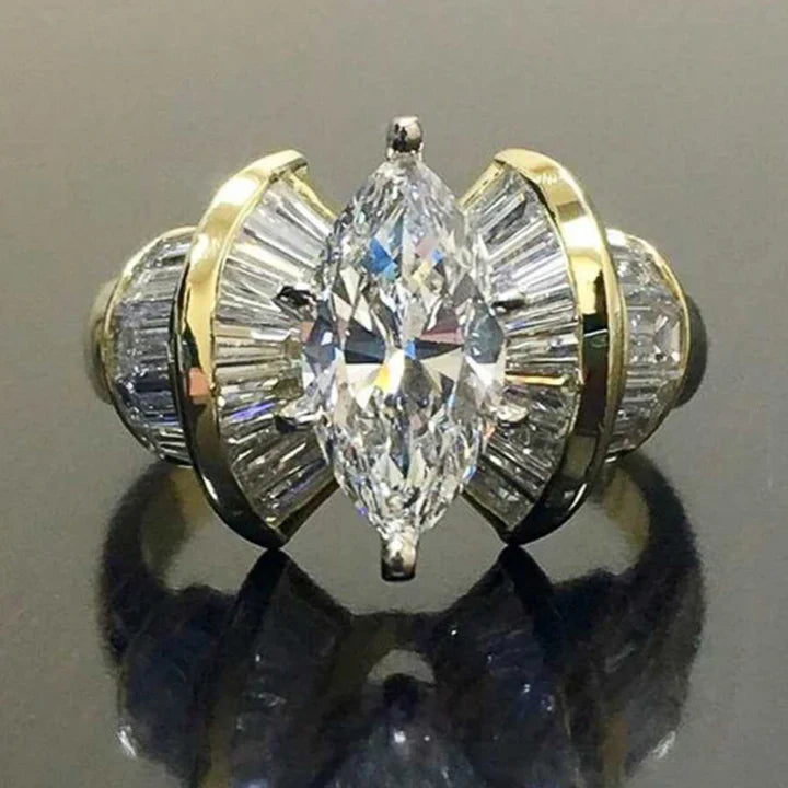 Anillo con Circonitas en Oro