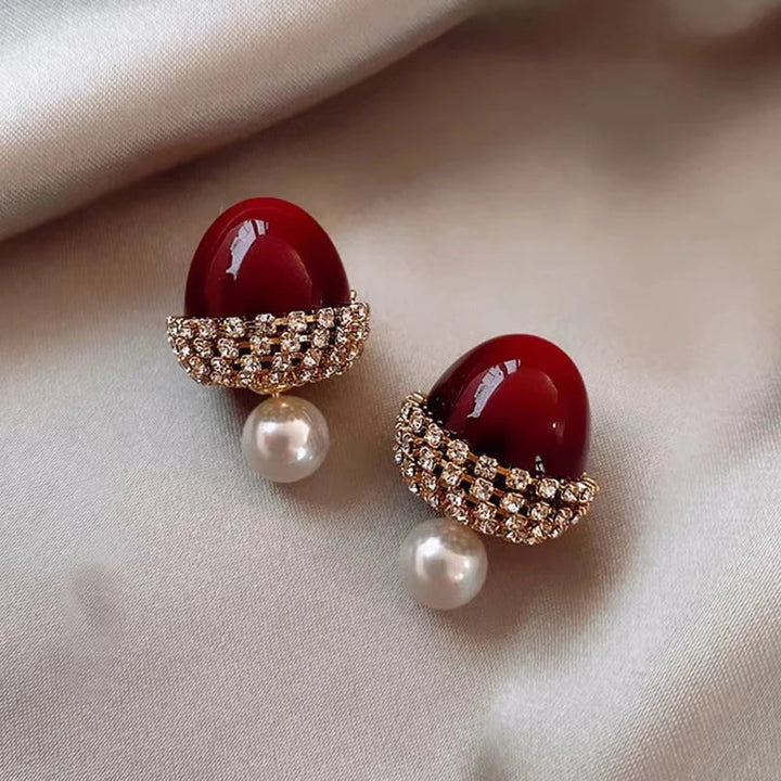 Pendientes Avellana Roja con Perlas Elegantes