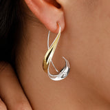 Refined Atemporal Dorado Pendientes