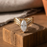 Crown Jewel Dorado Anillo