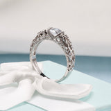 Noble Plateado Circonitas Anillo