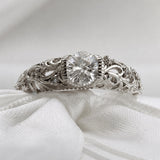 Noble Plateado Circonitas Anillo
