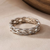 Twisted Plateado Woven Band Anillo